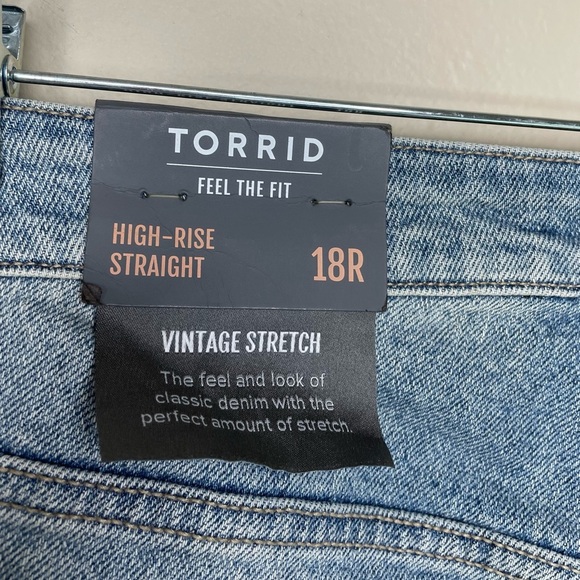 NWT Torrid High Rise Straight Jeans Lightwash Blue Raw  Hem Size 18 - Picture 3 of 10